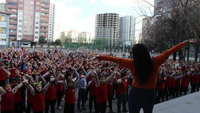 Kayseri’nin Kocasinan ilçesinde bir ilkokulun öğrencileri, kültür fizik etkinliği ile