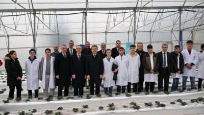 Kocaeli’nin Derince ilçesindeki bir lisede hayata geçirilen Otomasyonlu Topraksız Tarım