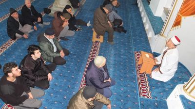 Burhaniye’de, Müftülüğün başlattığı Sabah Namazı Buluşmaları devam ederken, bu haftaki