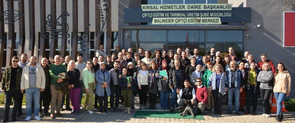Burhaniye’de, Balıkesir Çiftçi Eğitim Merkezi Müdürlüğünün (BAÇEM) düzenlediği 11. Tıbbı