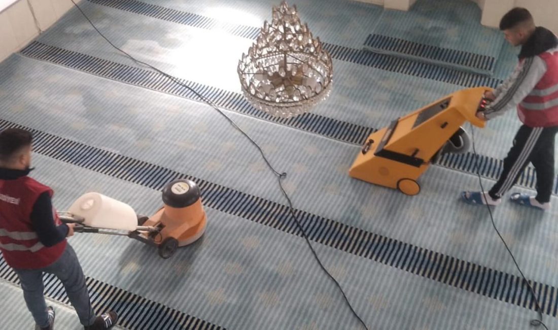 Balya’da belediye ekipleri tarafından Ramazan ayı öncesi camiler temizlenerek dezenfekte