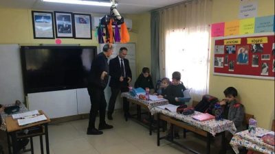 Erdek İlçe Milli Eğitim Müdürü, ilkokula gerçekleştirdiği ziyarette öğrencilerle sohbet