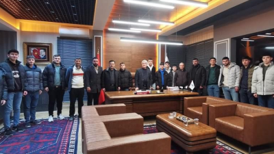 Yağlılar Mahalleside gençleri ziyaret eden İvrindi Belediye Başkanı, hazırladığı yeni