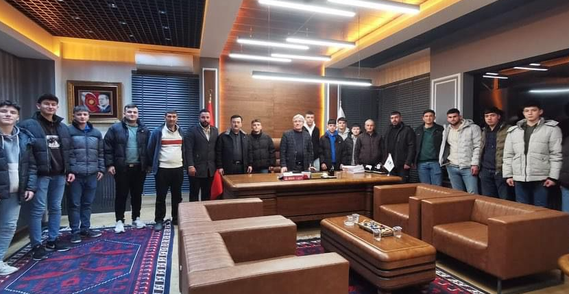 Cengiz, gençlerle buluştu Yağlılar Mahalleside gençleri ziyaret eden İvrindi Belediye Başkanı, hazırladığı yeni