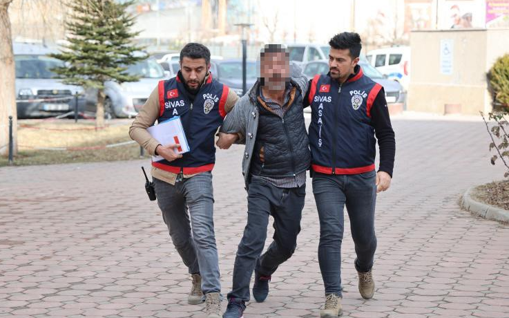 Cezaevinden izinli çıkarak 4 camiden hırsızlık yapan şahıs, adliye girişinde