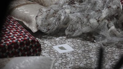 Konya’da iki katlı kerpiç evin birinci katında dökülen böcek ilacı