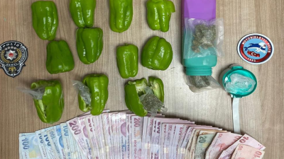 Sarıyer’de şüphe üzerine durdurulan bir araçta dolmalık biberler içine zulalanmış