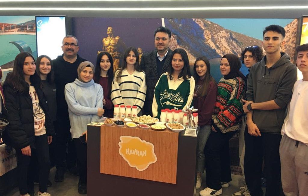 Havran Belediye Başkanı Emin Ersoy, EMITT Fuarı’nda kurulan Havran standında