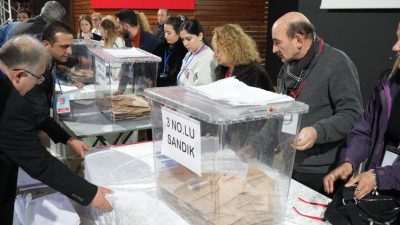 Edremit ilçesinde Cumhuriyet Halk Partisi’nin (CHP) belediye başkan adayını belirlemek