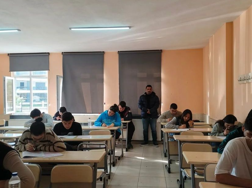 Edremit’te öğrencilerin sınav stresini yenmesi için yapılan deme sınavında YKS