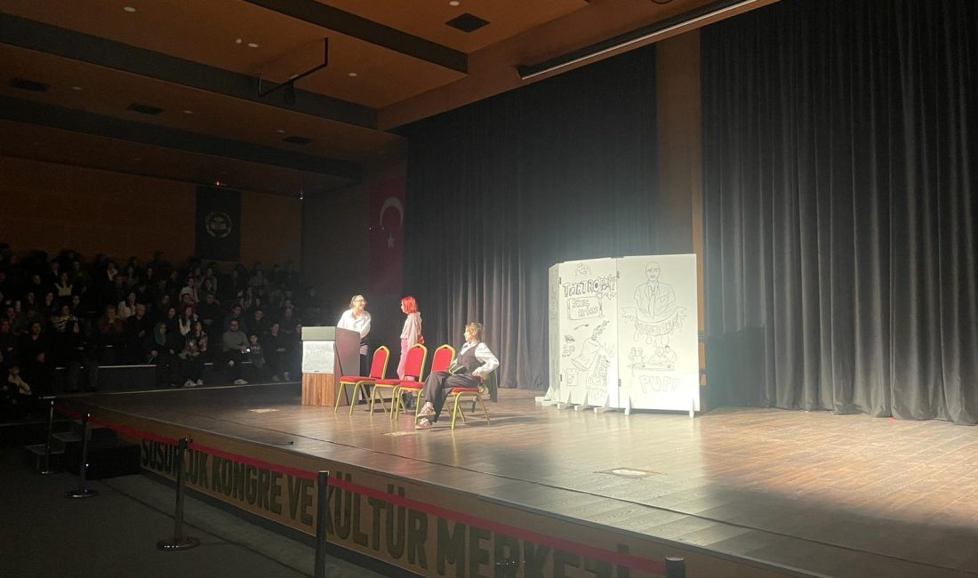 Eğitimini tamamlayan tiyatrocular Susurluk’ta sahne aldı Tiyatro eğitimi alan gönüllü gençler Susurluk’ta 3 perdelik gösteri sergileyerek