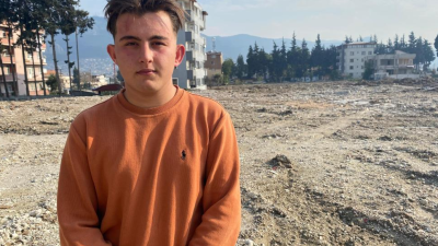 Hatay’da yaşayan 19 yaşındaki Ahmet Uslu,3 buçuk saatte kurtarıldığı binanın