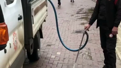 Erdek’te haşere popülasyonunun önüne geçilmesi amacıyla belediye ekipleri tarafından kanal