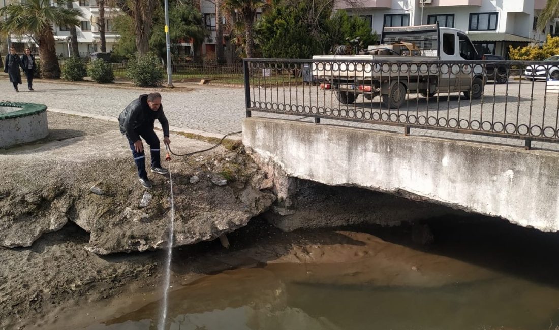 Erdek’te dere yatakları ilaçlandı Turizmin kenti Erdek, yaz ayı hazırlıkları kapsamında haşere popülasyonuna karşı