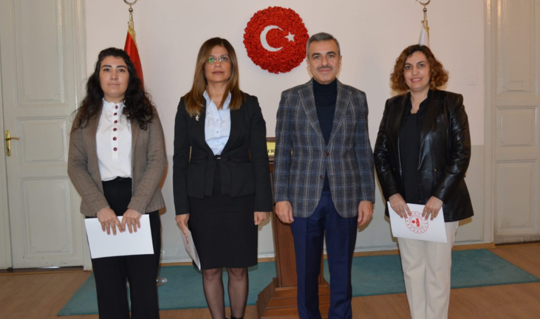 Erdek’te kadın emeğine destek Erdek Kaymakamı Atakan Atasoy, Erdek Ballıpınar Kadın Kooperatifi’nde emeği geçen