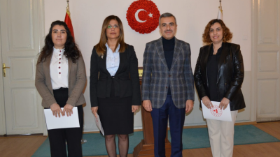 Erdek Kaymakamı Atakan Atasoy, Erdek Ballıpınar Kadın Kooperatifi’nde emeği geçen