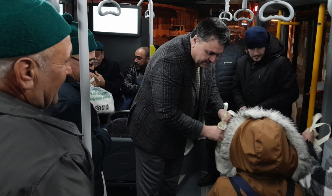 Ersoy, Umre yolcularını yalnız bırakmadı Havran Belediye Başkanı Emin Ersoy, kutsal topraklara yolculuk yapacak olan