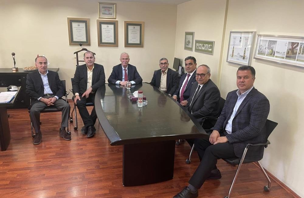 Fikret Akova Tariş Başkanı oldu Burhaniye’de, iki dönem belediye başkanlığı yapan Fikret Akova, Tariş Zeytinyağı