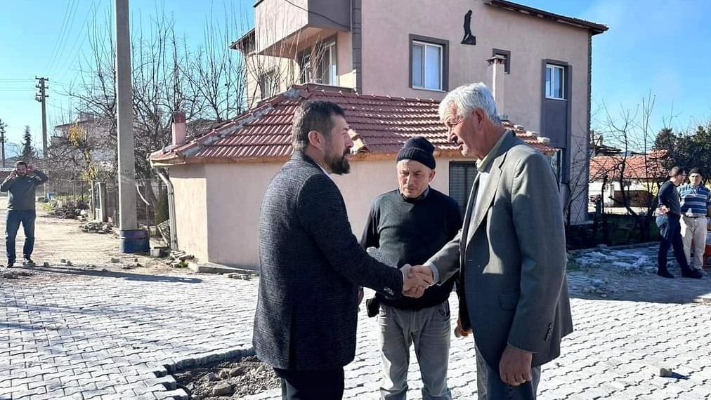 Sındırgı Belediye Başkanı, ilçede parke taş sorununun ortadan kaldırılmasına yönelik