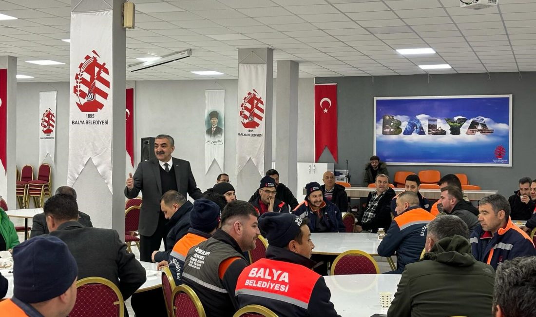 Balya Belediye Başkanı, belediye personelleriyle bir araya gelerek 5 yıldır