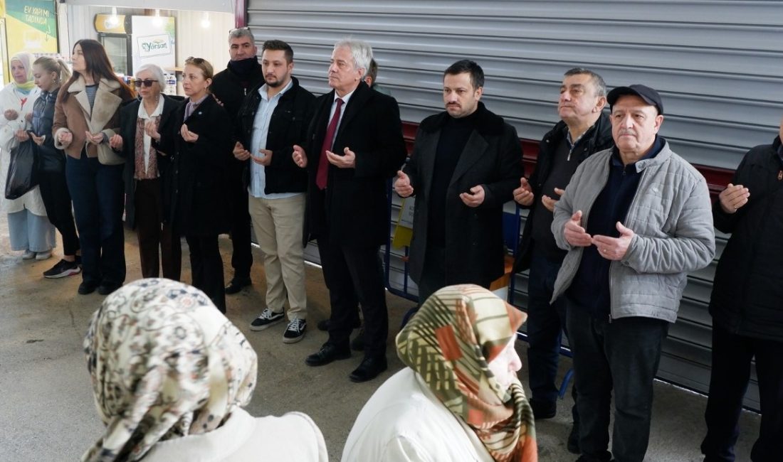 Güney, pazar esnafına bereket için dua etti Kapalı Pazar Yeri’nde esnafları ziyaret eden Susurluk Belediye Başkanı Nurettin
