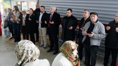 Kapalı Pazar Yeri’nde esnafları ziyaret eden Susurluk Belediye Başkanı Nurettin