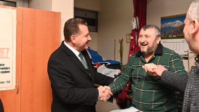 Balıkesir Büyükşehir Belediye Başkanı Yücel Yılmaz, Hasa Baba Çarşısı’nda girdiği