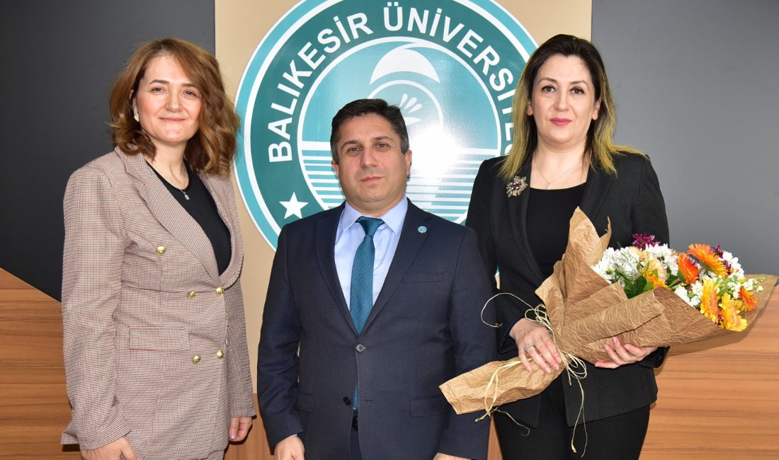 BAÜN’de “Dekanlık Devir Teslimi” BAÜN Sağlık Bilimleri Fakültesi’nde yapılan “Dekanlık Devir Teslim Töreni”nde Prof.