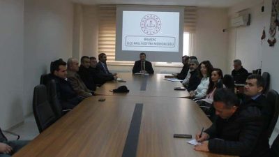 Bigadiç’te okulların açılmasına az bir süre kala öğrencilerin başarılarını arttırmaya