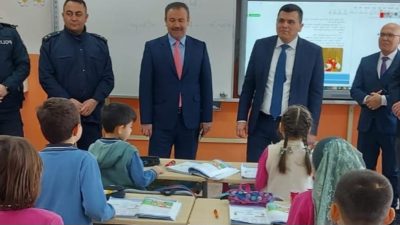 İvrindi Kaymakamı Pazarcı, Gazievrenos İlkokulu’nu ziyaret ederek öğrenciler ile bir