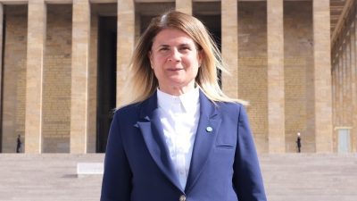 İYİ Parti’nin önceki dönem il başkanlarından ve milletvekili adaylarından Özlem