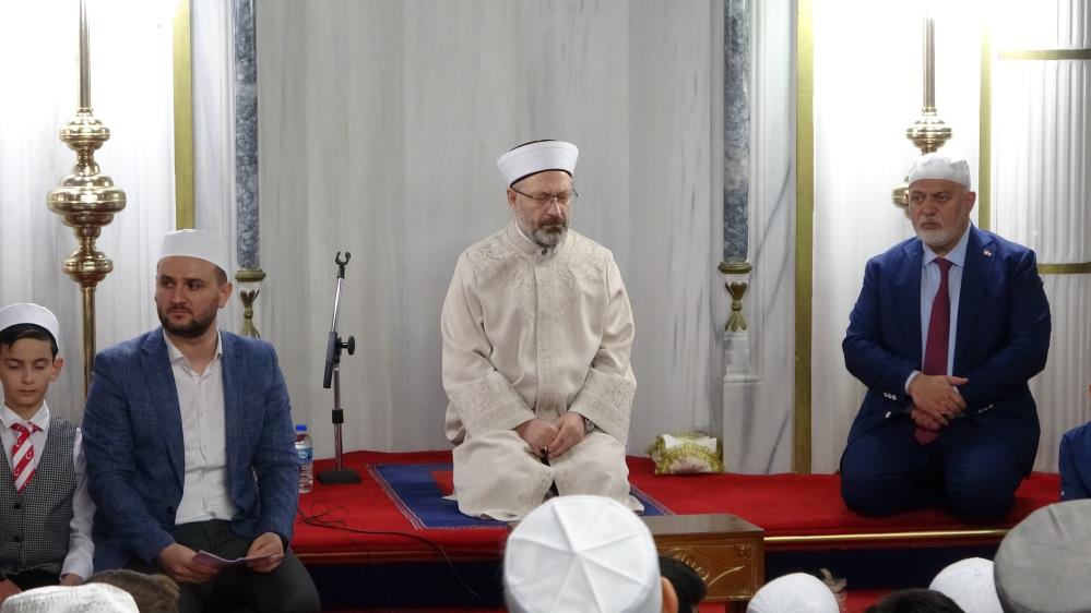 Diyanet İşleri Başkanı Erbaş: “İmanlı, amelli, ibadetli nesiller bizim için çok önemli” Diyanet İşleri Başkanı Ali Erbaş, imanlı, amelli, ibadetli nesillerin çok