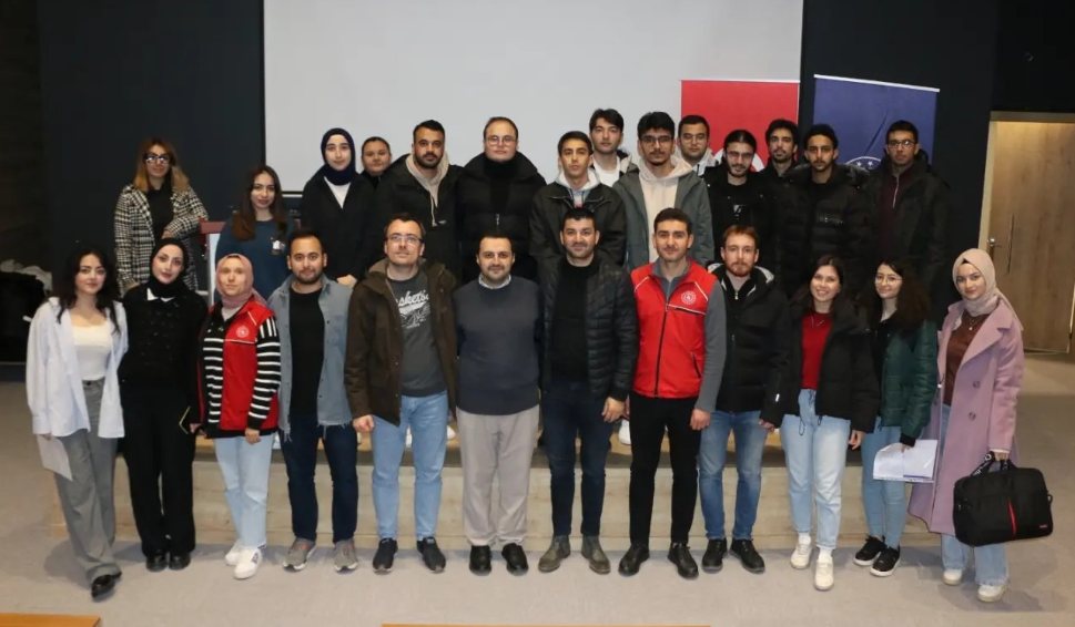 İnovasyon Atölyesi Bandırma’da konuğunu ağırladı Balıkesir Gençlik ve Spor İl Müdürlüğü tarafından düzenlenen İnovasyon Atölyesi