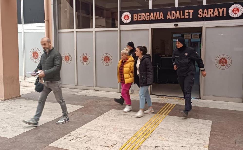 İzmir’de fuhuş evine baskın İzmir’in Bergama ilçesinde fuhuş yaptırıldığı tespit edilen bir adrese polis