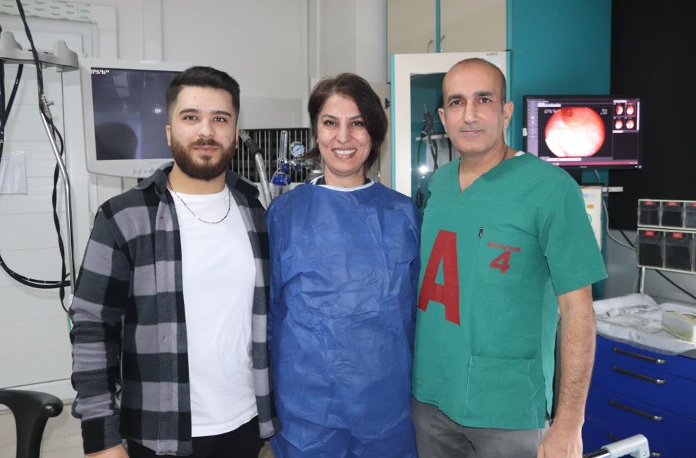 Kalın bağırsağında oluşan lezyon sebebiyle tıkanma ve idrarda kan görülme