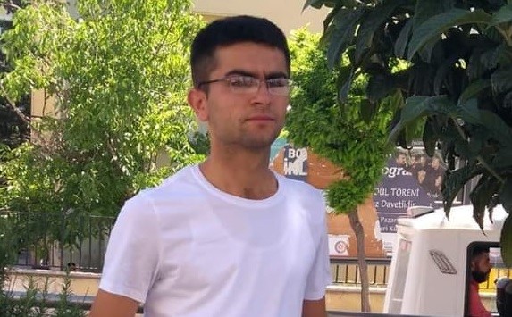 Karamanlı Uzman Çavuş şehit oldu Karamanlı Jandarma Uzman Çavuş Ahmet Tugay, görev yaptığı birlikte çıktığı