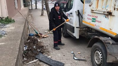 Karesi’de belediye ekipleri tarafından ilçe genelinde temizlik çalışması yapıldı. Karesi