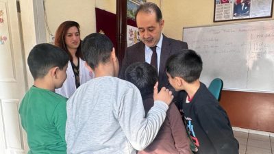 Bandırma Kaymakamı Engin Aksakal, Çalışkanlar İlkokulu’nu ziyaret ederek öğrenciler ile
