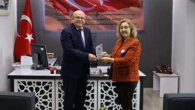 Kaymakam Köken, Vergi Haftası’nda Vergi Dairesi Müdüresi İlçin Kılıç’ı makamında