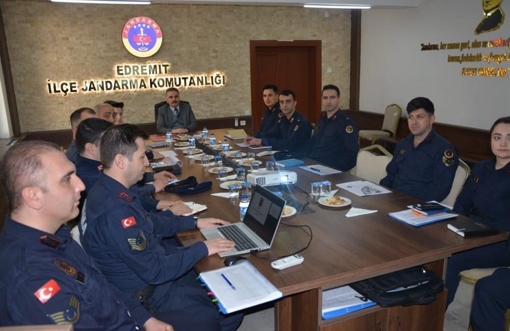 Edremit İlçe Jandarma Komutanlığı Asayiş Değerlendirme Toplantısı, Edremit Kaymakamı Ahmet