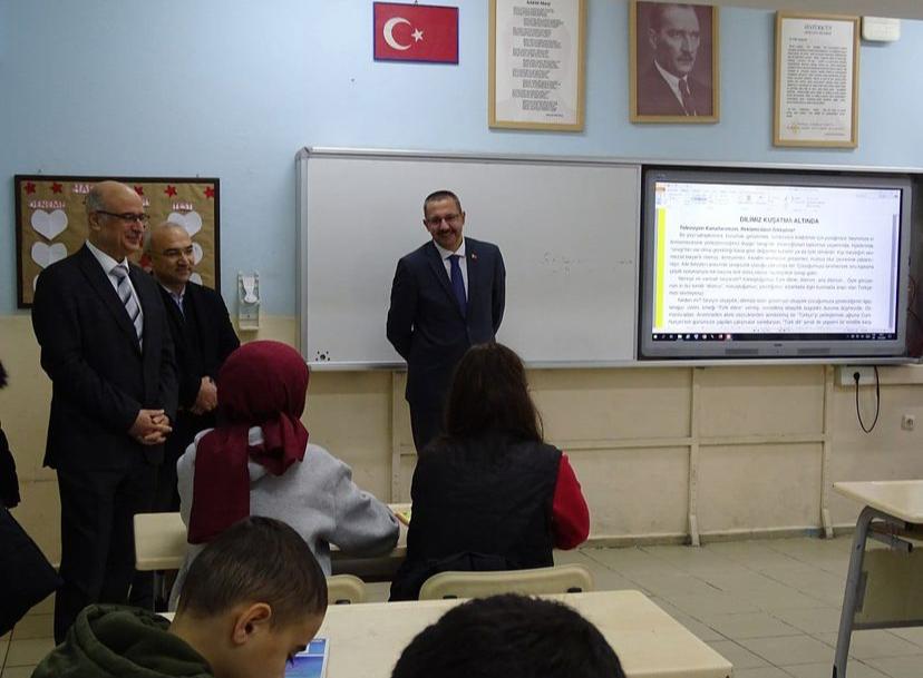 Kaymakam Özderin öğrencilere başarılar diledi Havran İlçe Kaymakamı ve Havran İlçe Milli Eğitim Müdürü, Şehit