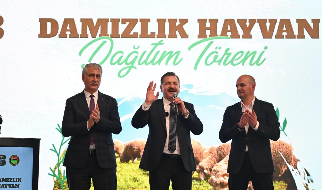 Kırsalda büyük bir kalkınma hamlesine öncülük eden Balıkesir Büyükşehir Belediye