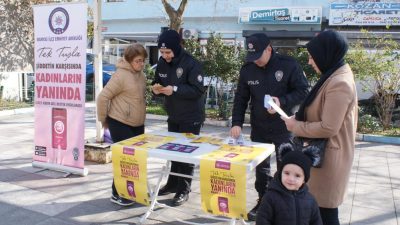 Manyas Emniyet Amirliği ekipleri telefonla dolandırıcılık konusunda vatandaşları broşürler dağıtarak