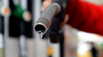 Motorinin litre fiyatına 2,56 lira zam geldi. Gelen zam ile