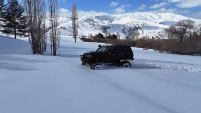 Erzincan kent merkezinde adeta yazdan kalma günler yaşanırken off road
