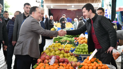 Karesi Belediye Başkanı, Pazaryeri’ni ziyaret ederek esnafın durumunu öğrendi. Karesi