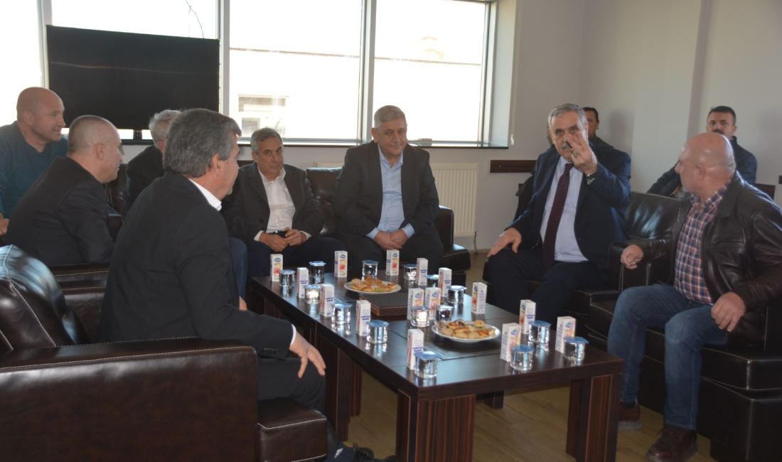 Öztaylan, “Bandırma’ya 60 bin konut yapılması gerekiyor” Bandırma Şoförler Odası’nı ziyaret eden AK Parti Bandırma Belediye Başkan