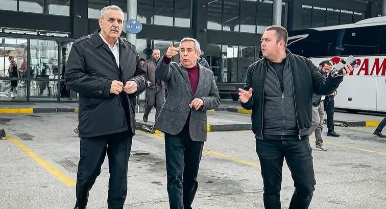 Öztaylan: “Satan değil, alan belediyecilik diye afiş asmışlardı” Seçim çalışmalarını hız kesmeden sürdüren Öztaylan, gerçekleştirdiği ziyarette vatandaşların istek