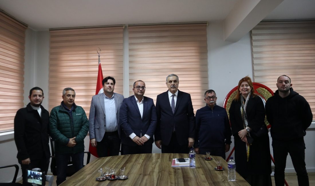 Öztaylan’dan Kent Konseyi ziyareti AK Partili Aday Cemal Öztaylan, seçim çalışmaları kapsamında Bandırma Kent