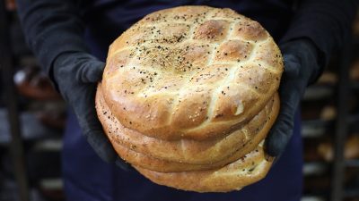 Ankara’da 250 gram Ramazan pidesinin fiyatı 15 lira olarak belirlendi.